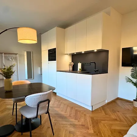 Isaak Loewenbau E2-w05 *