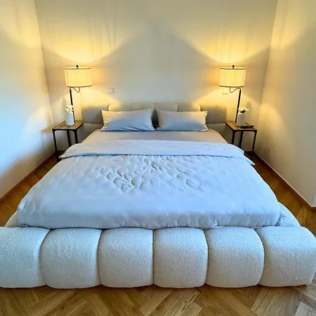 Isaak Loewenbau E2-w05 公寓 *